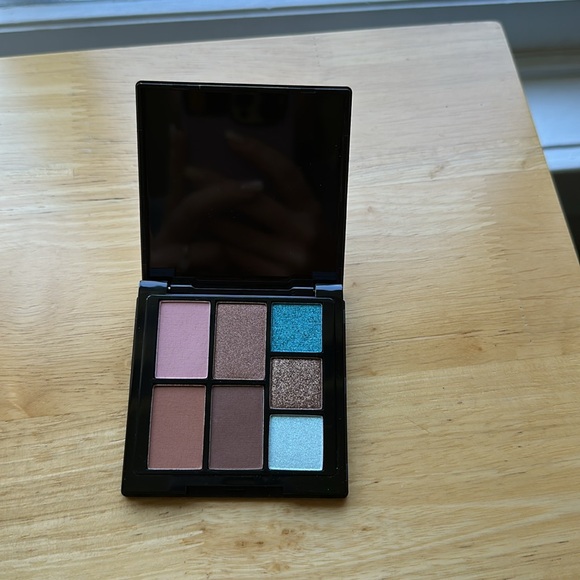 REINA REBELDE
Wet Dry Eye Color Sirena Palette - Picture 10 of 10